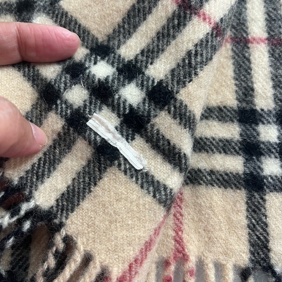 BURBERRY LAP BLANKET - Picture 5 of 6